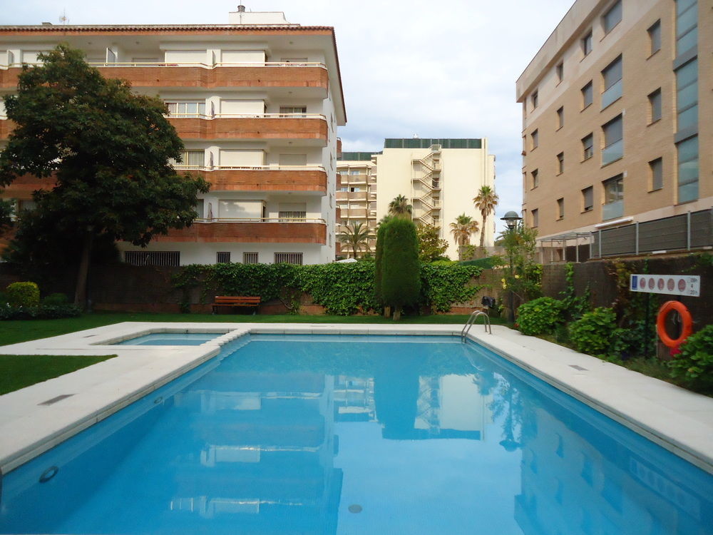 Apartamentos Antillas Fenals Lloret de Mar Bagian luar foto