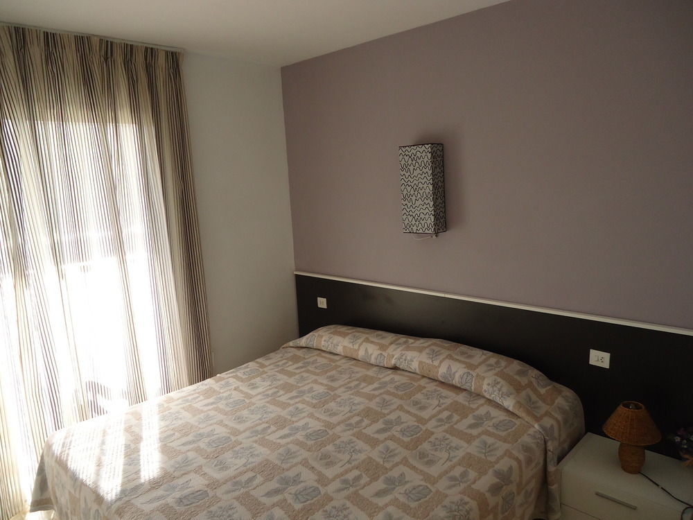 Apartamentos Antillas Fenals Lloret de Mar Bagian luar foto