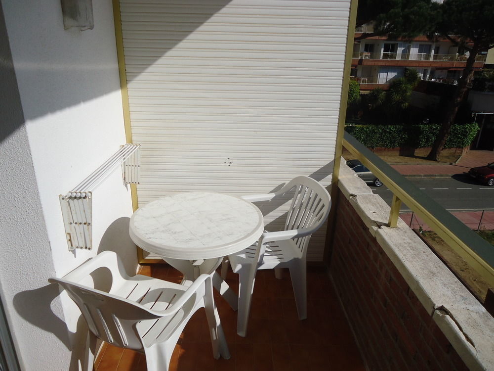 Apartamentos Antillas Fenals Lloret de Mar Bagian luar foto