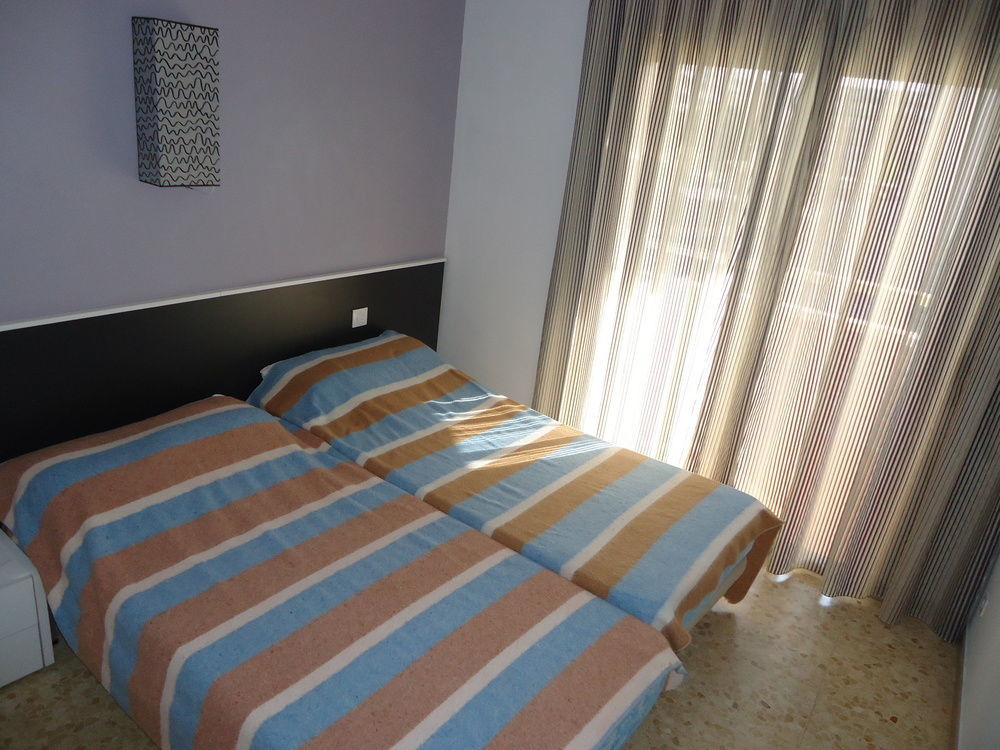 Apartamentos Antillas Fenals Lloret de Mar Bagian luar foto