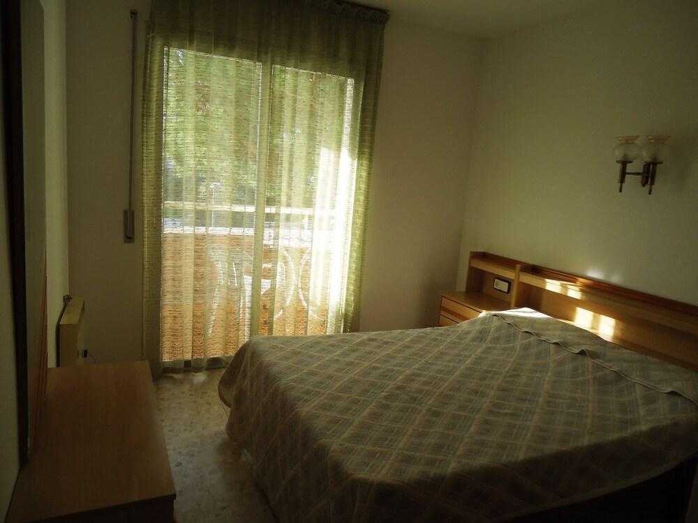 Apartamentos Antillas Fenals Lloret de Mar Bagian luar foto